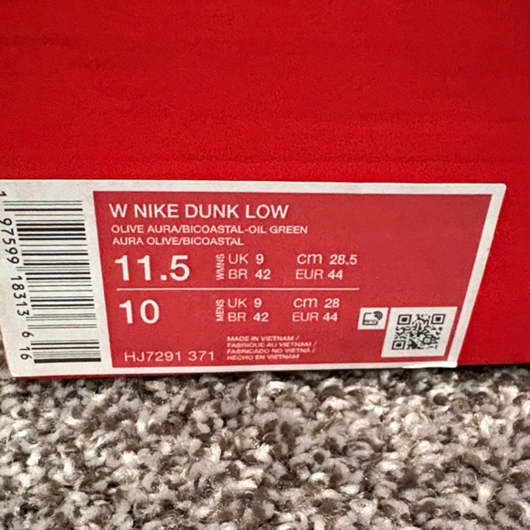 Nike Textured Green and Cream Sneakers - Picture 8 of 8